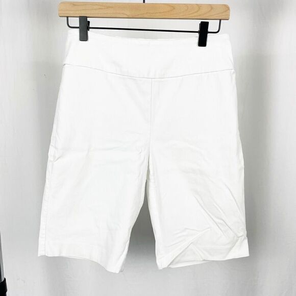 Elliot Lauren stretchy pull on shorts size 6 comfortable yet classy white Bermud
